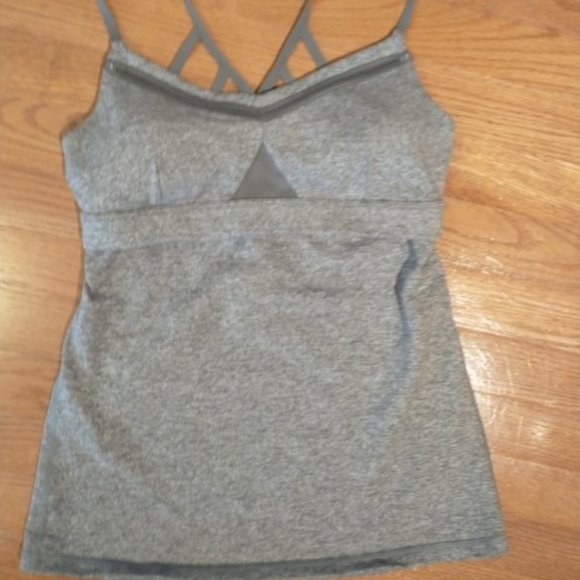 Gorgeous Lululemon Tank Top-Removable Pads-Strap Detailing-Size 6 - Picture 1 of 3